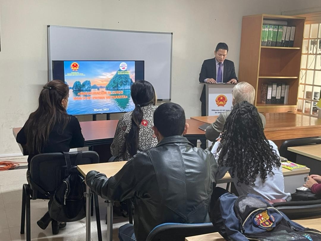 First Vietnamese language course opens in Venezuela